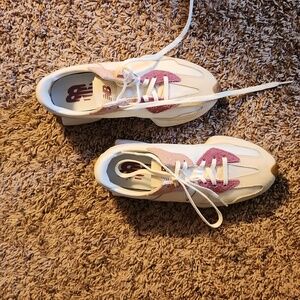 New Balance 327 Women's size 7M white/pink/pink